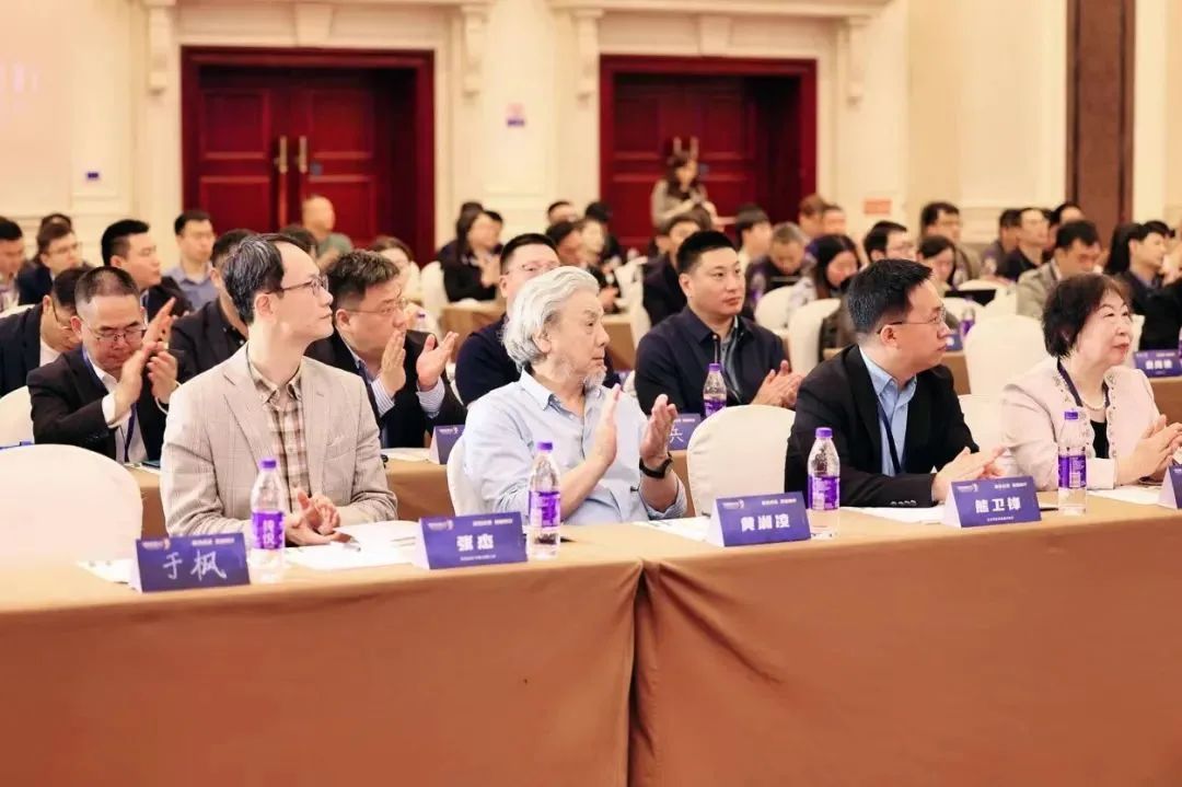 亞地斯集團(tuán)榮獲中國陶瓷工業(yè)協(xié)會瓷磚粘貼技術(shù)專業(yè)委員會榮譽(yù)表彰